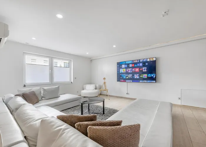 Aurion - Indoor Pool, Sauna , Jacuzzi & Fitness