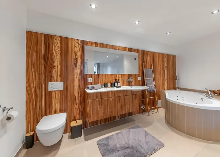 Aurion - Indoor Pool, Sauna , Jacuzzi & Fitness *