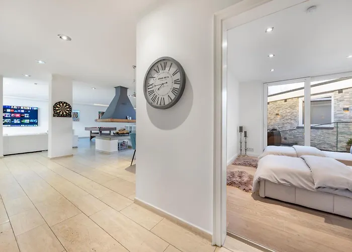 Aurion - Indoor Pool, Sauna , Jacuzzi & Fitness * Дюссельдорф