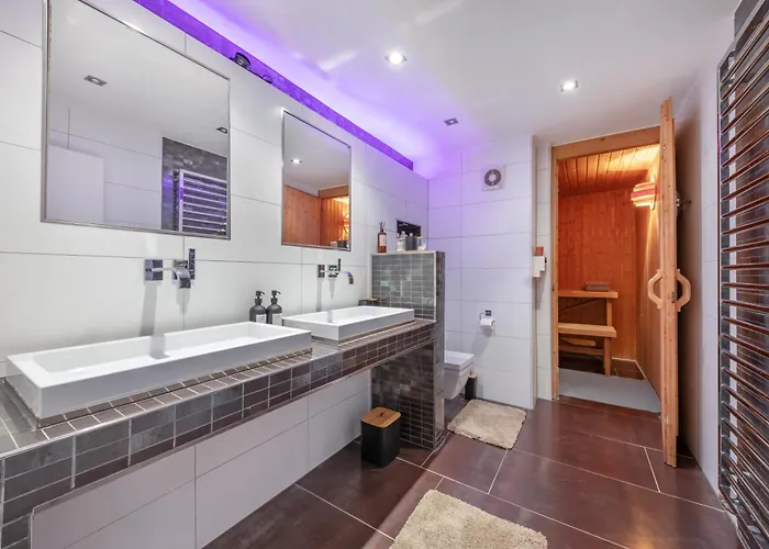 Aurion - Indoor Pool, Sauna , Jacuzzi & Fitness * Düsseldorf